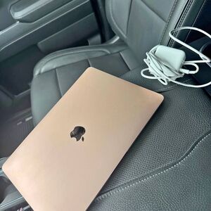Apple MacBook in Gold